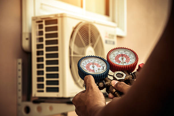 Professional Hvac technician working in Burnsville, MN